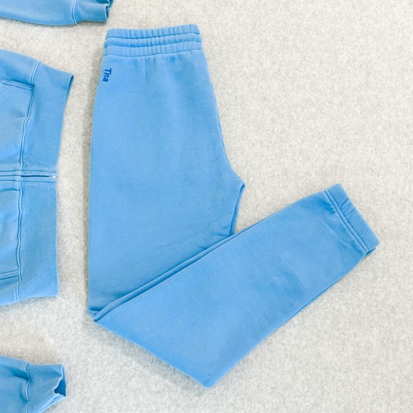 Aritzia cozy fleece matching sweatsuit in blue - Picture 2 of 9